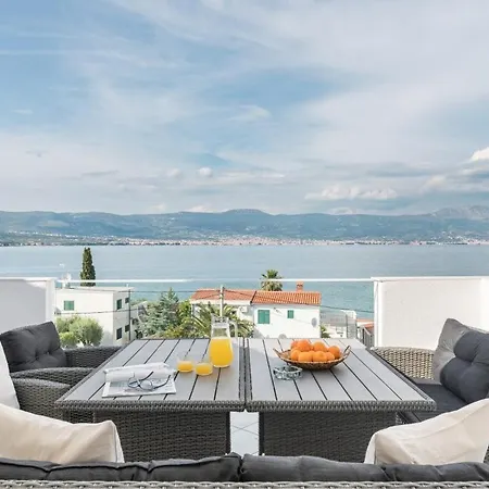 In Arbanija With Sea View, Terrace, Air Conditioning, Wifi 5139-5