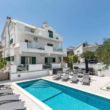 Apartman In Arbanija With Sea View, Terrace, Air Conditioning, Wifi 5139-5 *