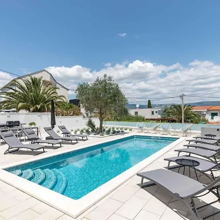 In Arbanija With Sea View, Terrace, Air Conditioning, Wifi 5139-5 Apartman