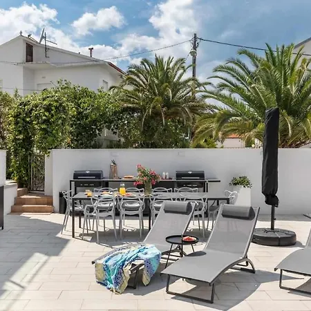 In Arbanija With Sea View, Terrace, Air Conditioning, Wifi 5139-5 Apartman