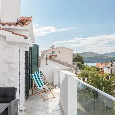 Apartment In Arbanija With Sea View, Terrace, Air Conditioning, Wifi 5139-5 Trogir