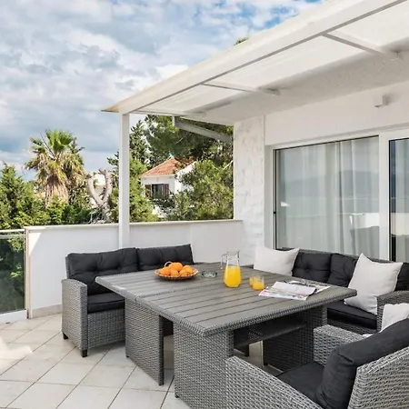 Apartment In Arbanija With Sea View, Terrace, Air Conditioning, Wifi 5139-5