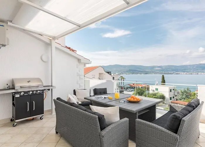 Apartman In Arbanija With Sea View, Terrace, Air Conditioning, Wifi 5139-5