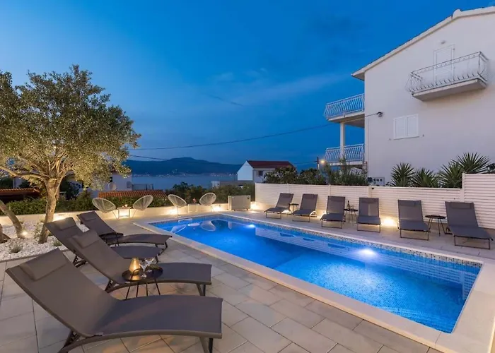 In Arbanija With Sea View, Terrace, Air Conditioning, Wifi 5139-5 Apartman *