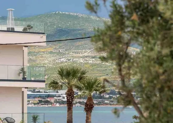 In Arbanija With Sea View, Terrace, Air Conditioning, Wifi 5139-5 Apartman *