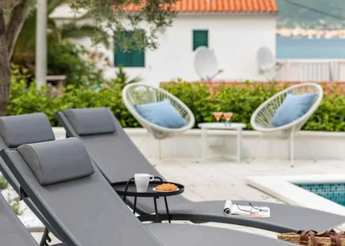 In Arbanija With Sea View, Terrace, Air Conditioning, Wifi 5139-5 * Trogir