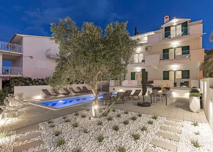 דירה In Arbanija With Sea View, Terrace, Air Conditioning, Wifi 5139-5