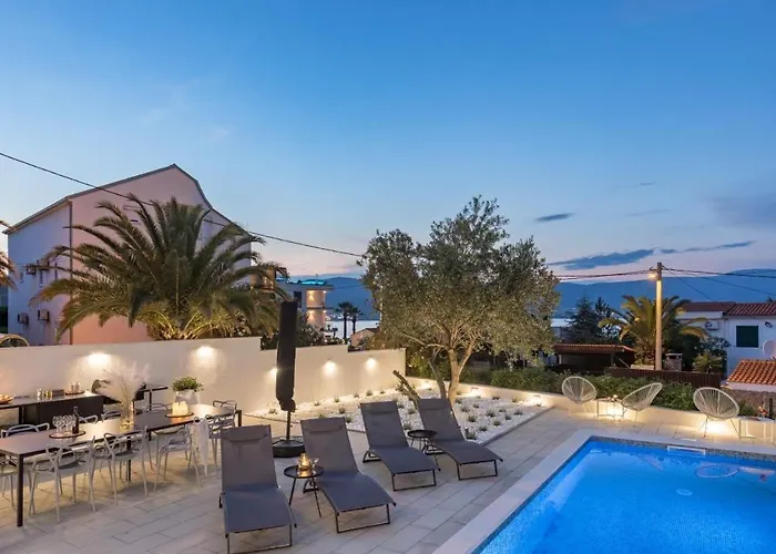 In Arbanija With Sea View, Terrace, Air Conditioning, Wifi 5139-5 Apartman Trogir