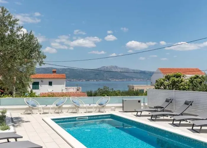 In Arbanija With Sea View, Terrace, Air Conditioning, Wifi 5139-5 טרוגיר