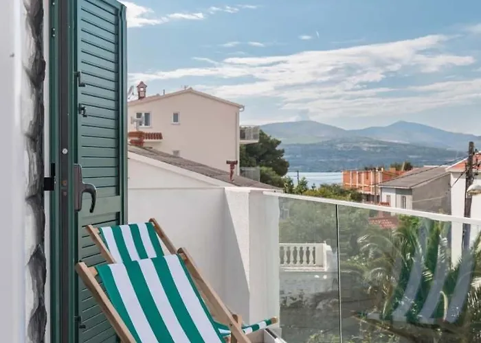 Apartman In Arbanija With Sea View, Terrace, Air Conditioning, Wifi 5139-5 *
