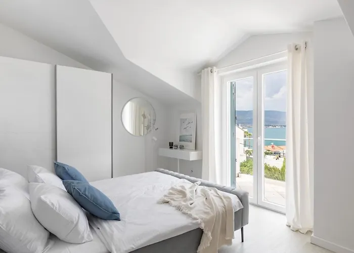 Apartman In Arbanija With Sea View, Terrace, Air Conditioning, Wifi 5139-5 *