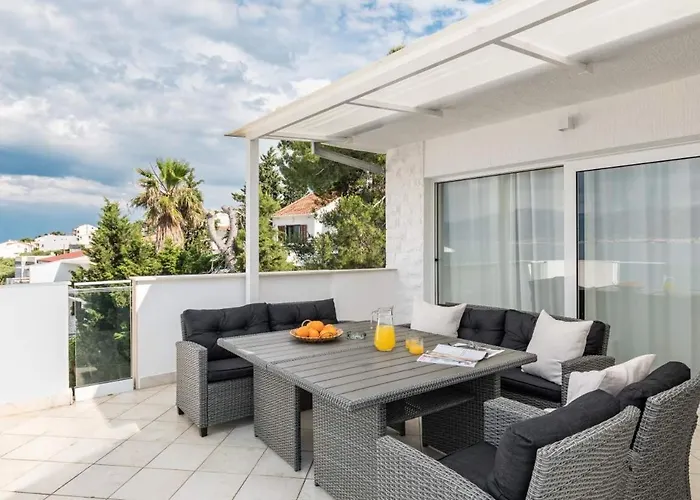 Apartman In Arbanija With Sea View, Terrace, Air Conditioning, Wifi 5139-5