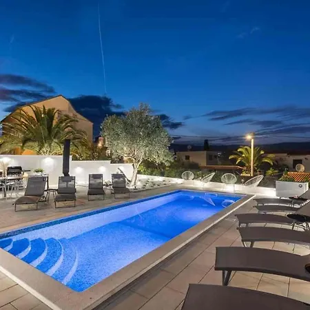 In Arbanija With Sea View, Terrace, Air Conditioning, Wifi 5139-5