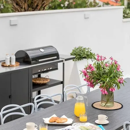 In Arbanija With Sea View, Terrace, Air Conditioning, Wifi 5139-5 Lägenhet *