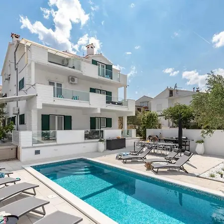 In Arbanija With Sea View, Terrace, Air Conditioning, Wifi 5139-5 Trogir