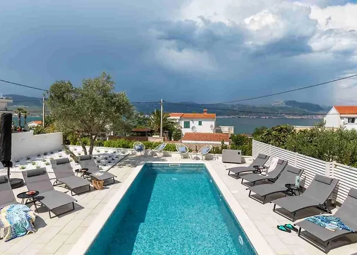 In Arbanija With Sea View, Terrace, Air Conditioning, Wifi 5139-5 Trogir