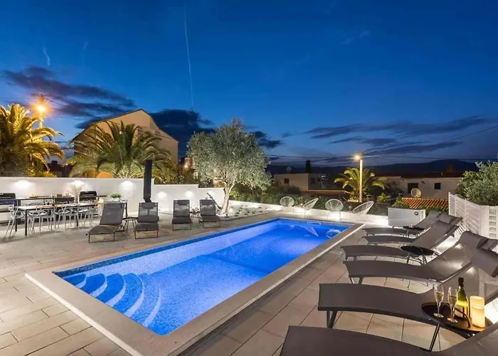 In Arbanija With Sea View, Terrace, Air Conditioning, Wifi 5139-5