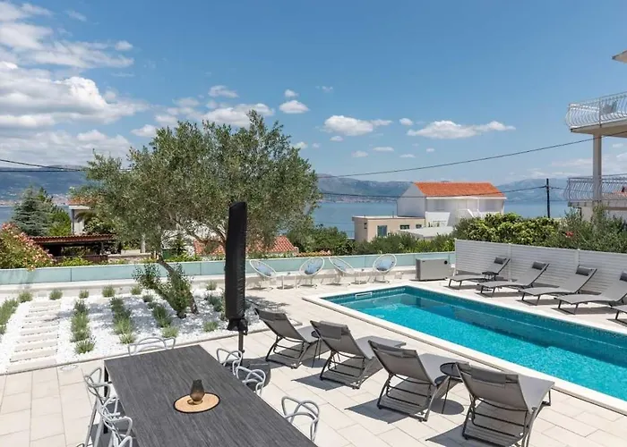 Apartment In Arbanija With Sea View, Terrace, Air Conditioning, Wifi 5139-5