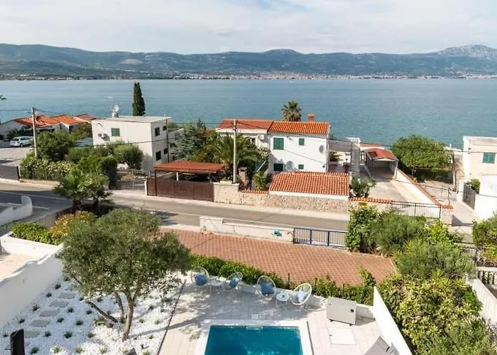 In Arbanija With Sea View, Terrace, Air Conditioning, Wifi 5139-5 * Trogir