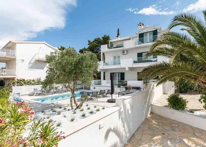 In Arbanija With Sea View, Terrace, Air Conditioning, Wifi 5139-5 Trogir
