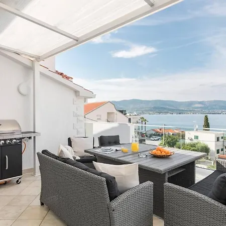 Apartment In Arbanija With Sea View, Terrace, Air Conditioning, Wifi 5139-5
