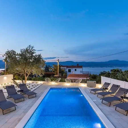 In Arbanija With Sea View, Terrace, Air Conditioning, Wifi 5139-5 Apartment