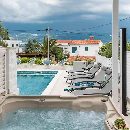 Apartment In Arbanija With Sea View, Terrace, Air Conditioning, Wifi 5139-5 Trogir