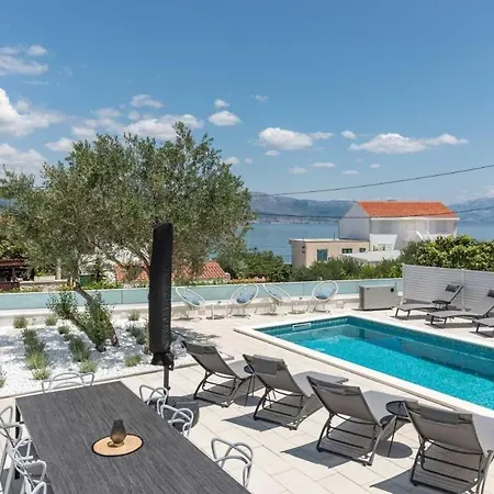 Apartment In Arbanija With Sea View, Terrace, Air Conditioning, Wifi 5139-5
