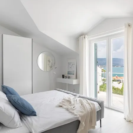 Apartment In Arbanija With Sea View, Terrace, Air Conditioning, Wifi 5139-5 *